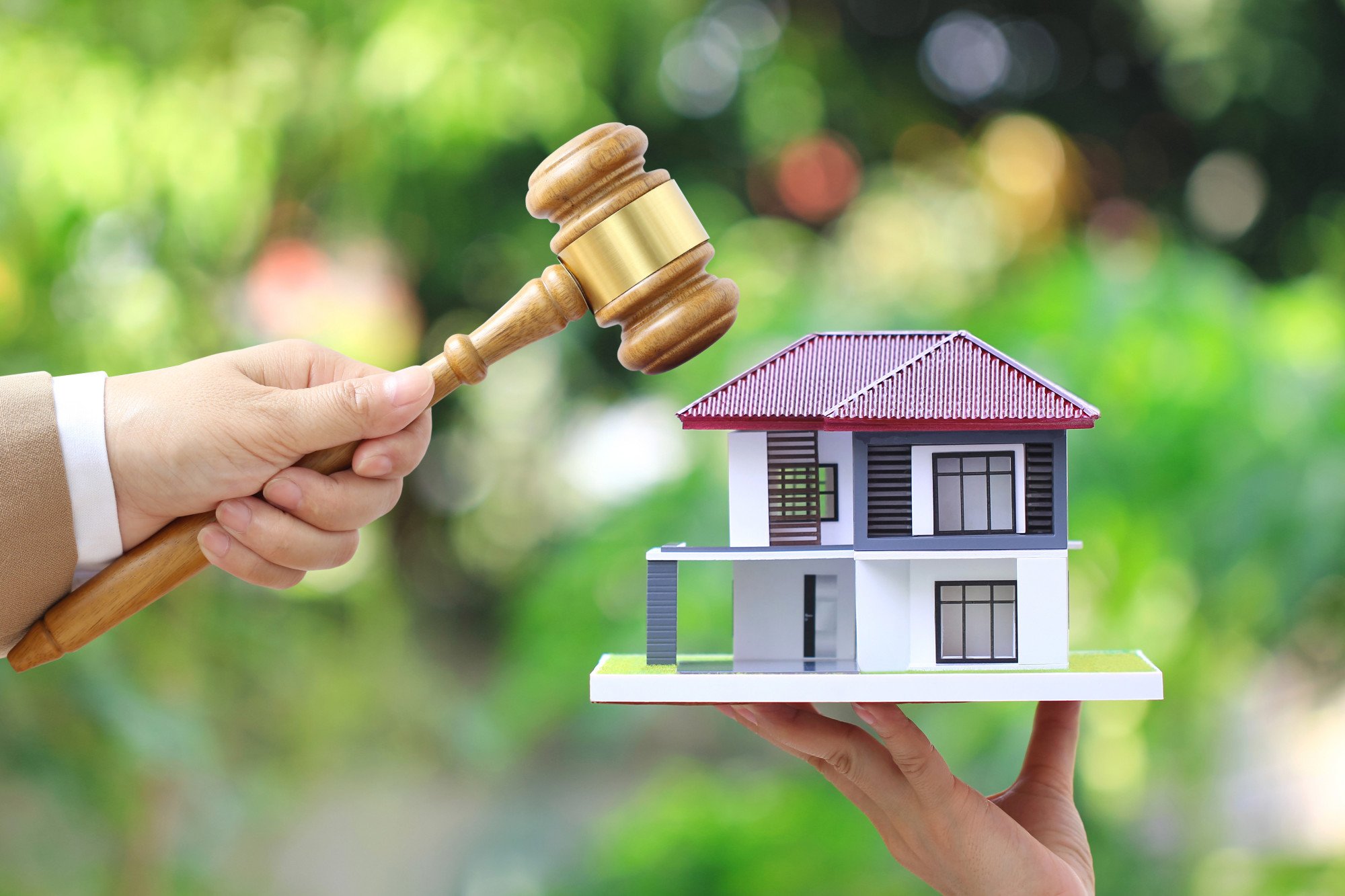 Real Estate Auctions: Buying and Selling Properties in Irvine, CA With Confidence
